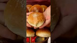 Ψωμάκια για μπέργκερ χωρίς μίξερ. Buns for burgers without a mixer