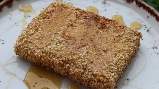 mqdefault 20457 Ελληνική Φέτα με σουσάμι και μέλι - Greek feta with sesame seeds and honey Γαστρονομία Ελληνική https://eliniki.gr/video/%ce%b7-%cf%80%ce%b9%ce%bf-%ce%b1%cf%86%cf%81%ce%ac%cf%84%ce%b7-%ce%b5%cf%8d%ce%ba%ce%bf%ce%bb%ce%b7-%ce%b2%ce%b1%cf%83%ce%b9%ce%bb%cf%8c%cf%80%ce%b9%cf%84%ce%b1-%cf%83%ce%b1%ce%bd-%cf%84%cf%83/