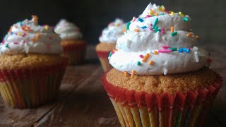 Τα πιο εύκολα Cupcakes βανίλιας - The best Vanilla Cupcakes!!! Γαστρονομία Ελληνική