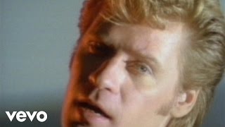 Daryl Hall & John Oates – Maneater (Official Video)