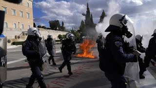 Πανεκπαιδευτικό συλλαλητήριο: Επεισόδια με μολότοφ, χημικά και συγκρούσεις ΜΑΤ - διαδηλωτών… Ελληνική - euronews