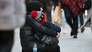 Οι ανύπαντρες μητέρες διατρέχουν μεγαλύτερο κίνδυνο φτώχειας και κοινωνικού αποκλεισμού Ελληνική - euronews