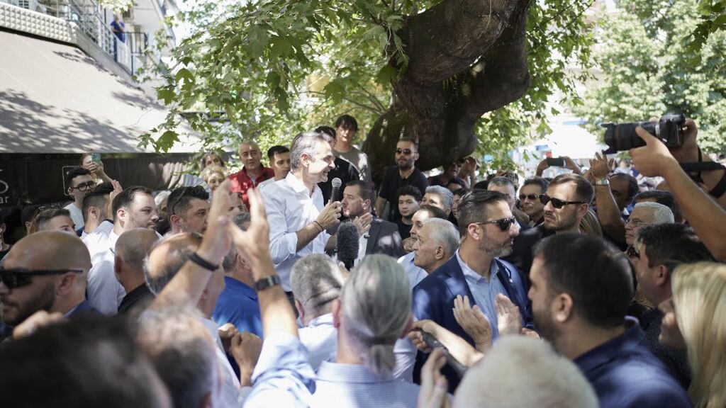Χαιρετισμός Κυριάκου Μητσοτάκη σε συγκέντρωση πολιτών στους Αμπελόκηπους Θεσσαλονίκης