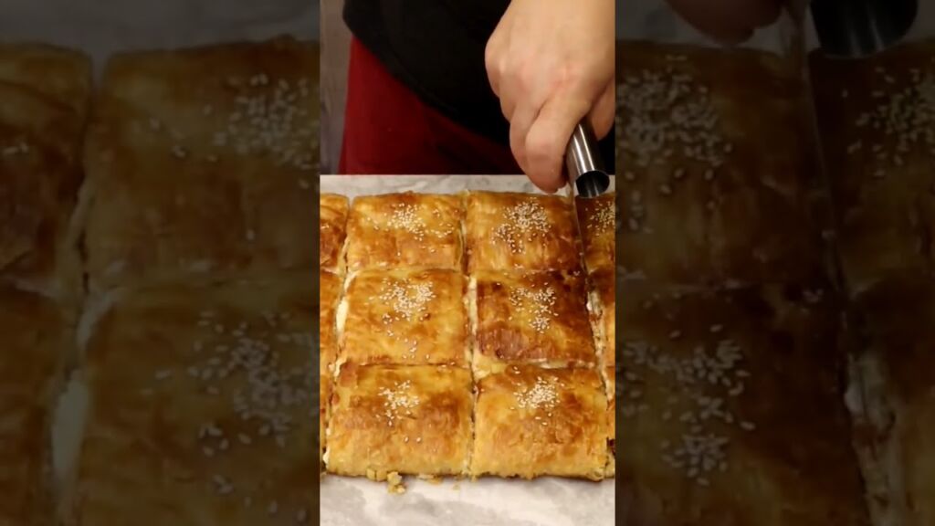 Ζαμπονοτυρόπιτα με Σφολιάτα, Τυριά, Ζαμπόν, Μπέικον. Puff Pastry Recipe with Cheese, Ham & Bacon